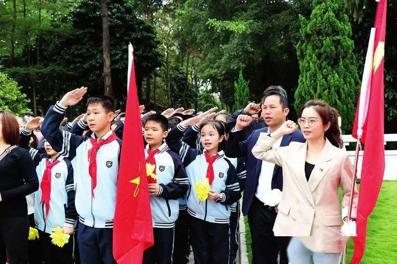 侦察排乘船进东北触礁,商船抛货救人为何羞愧难当?我军照价赔偿