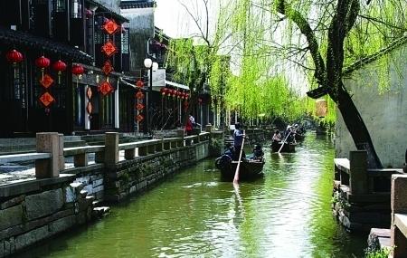 豆娃踢足球